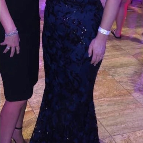 Nicole Bakti Mother of the Bride Navy Blue Sequin and Lace Mermaid Gown Size 14. - Picture 3 of 6